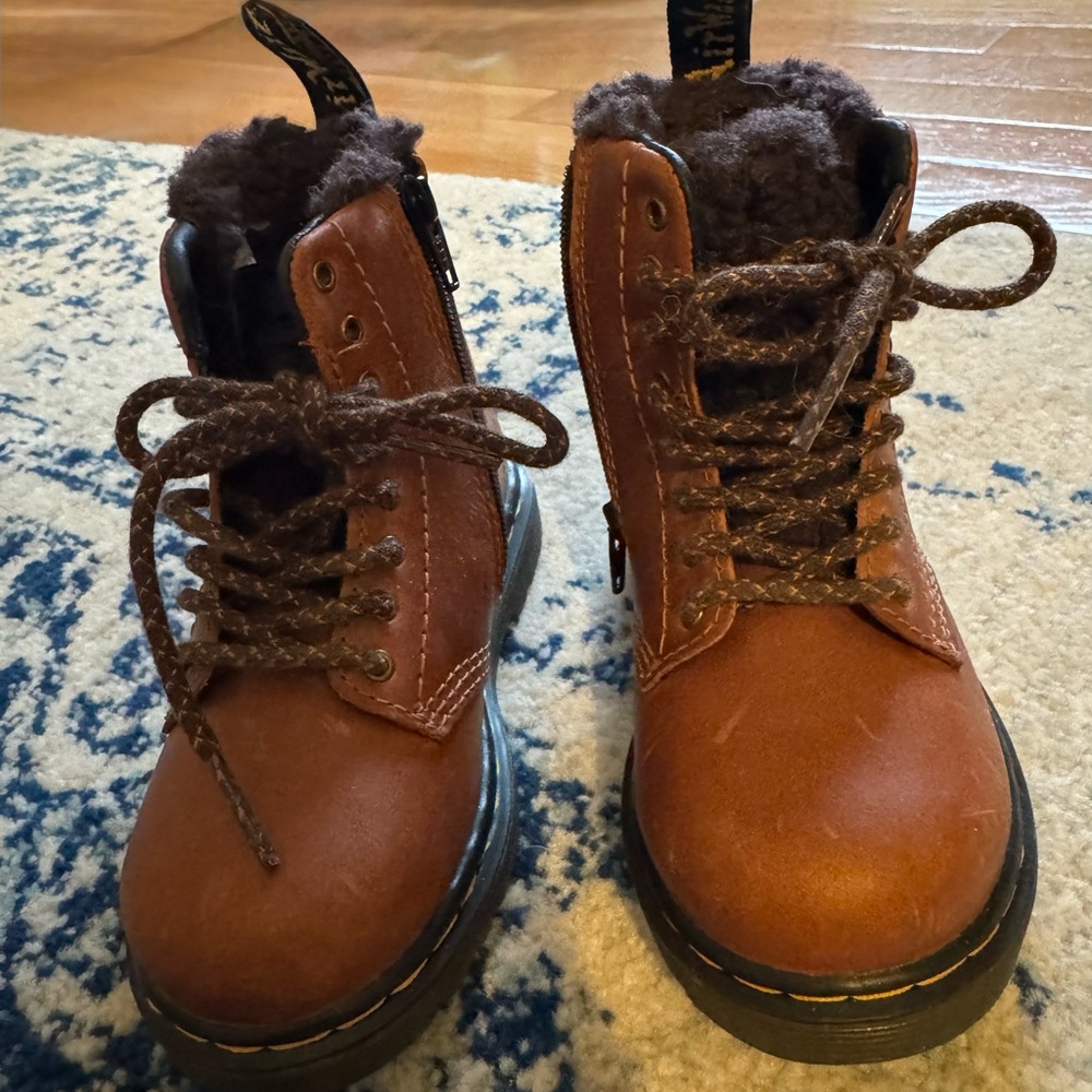 Toddler leather Doc Marten boots with fleece lining. Air wait/bouncing soles.